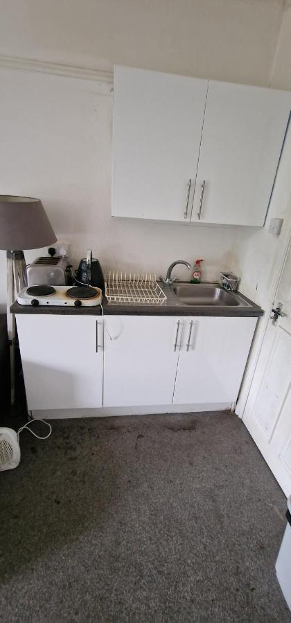 1 Bed Entire Studio Flat 10 Min From Centre Apartment
