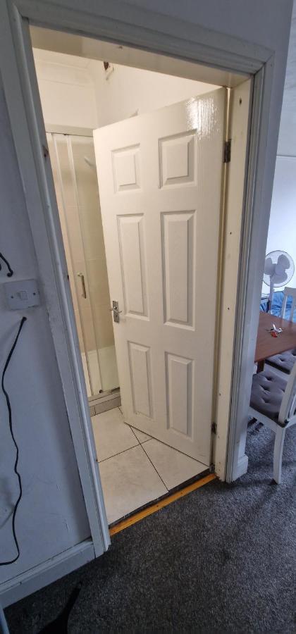 1 Bed Entire Studio Flat 10 Min From Centre Apartment *